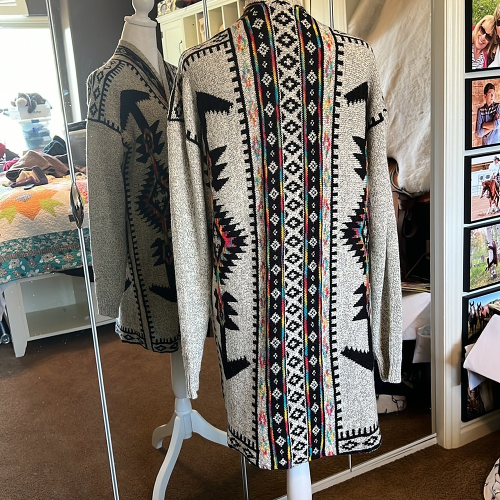 Cardigan sweater size medium to large. Long sleeve knee link.